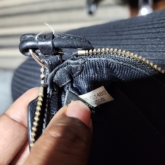 Coach Jes Corner Zip Wristlet With Horse And Carriage - Picture 2 of 4